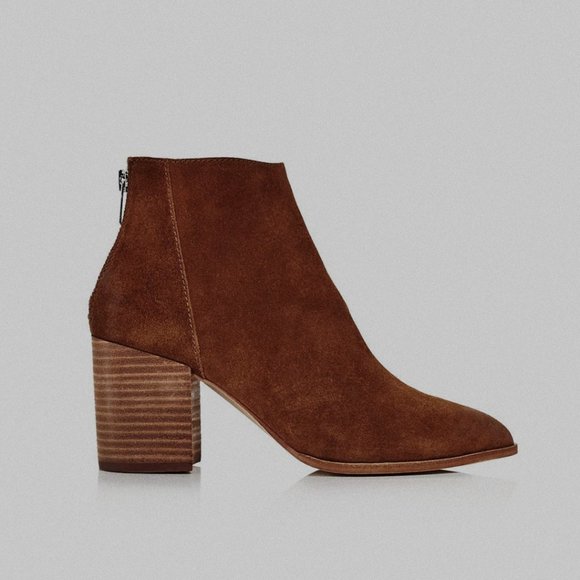 4️⃣1️⃣Aqua Dante Suede Pointed Tor Booties - Picture 4 of 8